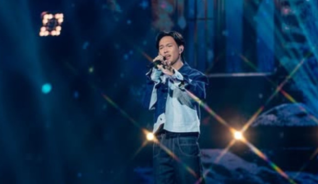 Suara Empuk Fajar Noor di Live Showcase Indonesian Idol XIII Buat Kelima Juri Beri Standing Ovation