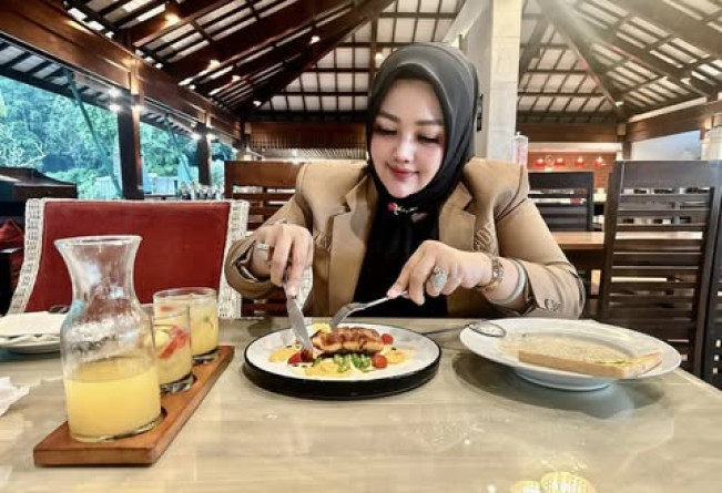 Biodata dan Agama Kades di Bogor Yang Dihujat Netizen Gara-Gara Ledek Nasi Kotak