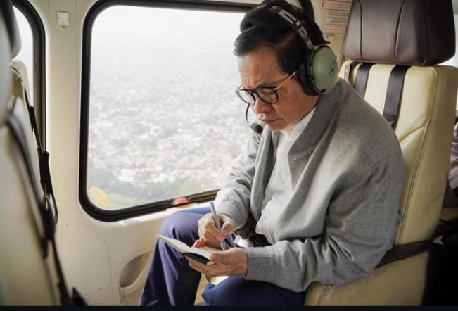 Adian Napitupulu Bela Pramono Anung dan Rano Karno Tinjau Banjir dengan Helikopter dan Perahu Karet