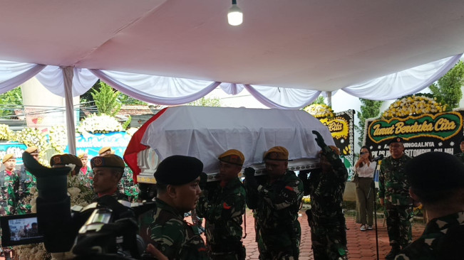 Begini Suasana Rumah Duka Hotma Sitompul, Sejumlah Pelayat dan Karangan Bunga Mulai Berdatangan