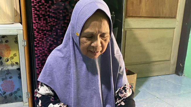 Pedagang Sate di Mandailing Natal Naik Haji Setelah Nabung Selama 55 tahun