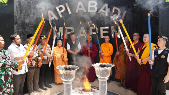 Simbol dan Arti Api Dharma Mrapen dalam Rangkaian Waisak 2025
