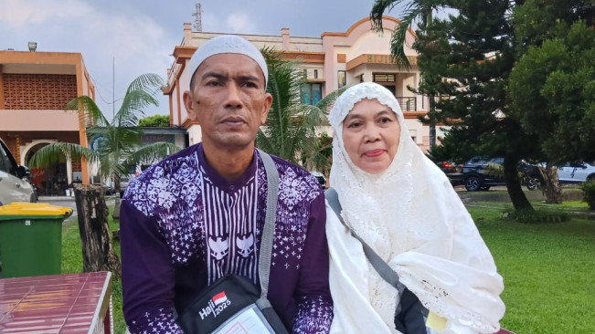 Pasutri Asal Serdang Bedagai Akhirnya Naik Haji Setelah 20 Tahun Jualan Pisang Goreng