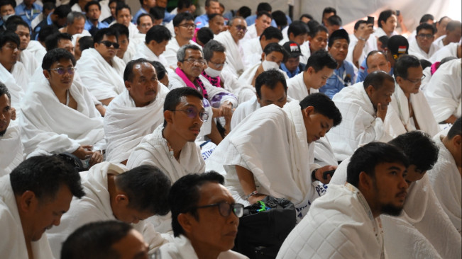 Jemaah sedang wukuf di Arafah. (kemenag.go.id)
