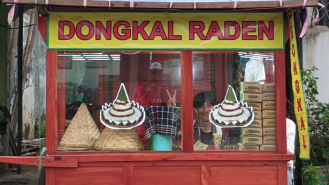 Yuk Cobain Kenyalnya Kue Dongkal Raden yang Lagi Hits di Bogor