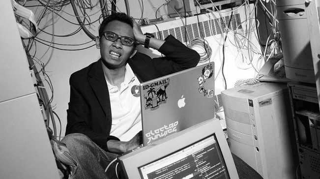 Peretas Asal Indonesia Ini Dapat Meretas Satelit