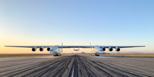 Punya Sayap Selebar 117 meter, Roc Stratolaunch Sukses Terbang