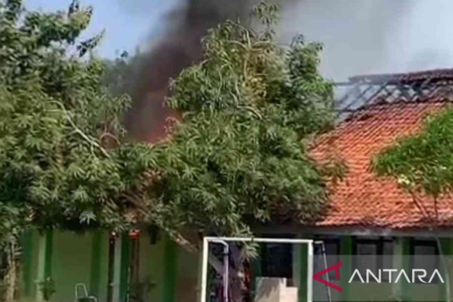 Ruang Koperasi Kebakaran, SMA Negeri 1 Pebayuran Bekasi Rugi Ratusan Juta