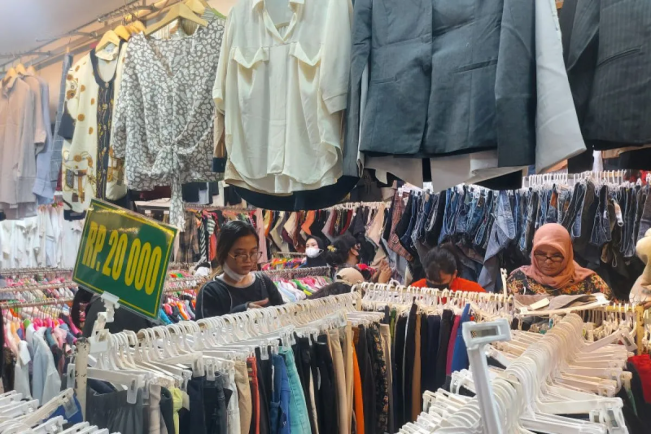 Berburu 'Thrift' ke Pasar Senen, Ini yang Didapat Bermodal Rp100 Ribu