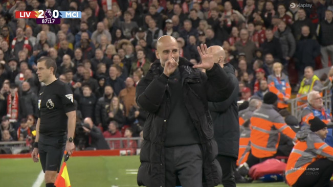 Saat Pep Guardiola Balas Chant Fans Liverpool Soal Pemecatan: Dengan Hormat, Acungkan 6 Jari