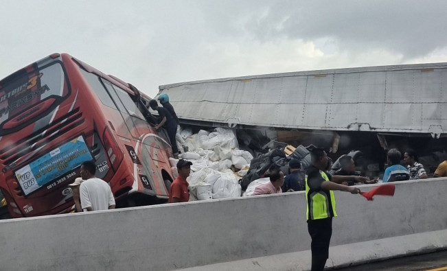 Suasana Mencekam Kecelakaan Bus Pelajar di Tol Malang, 4 Orang Meninggal