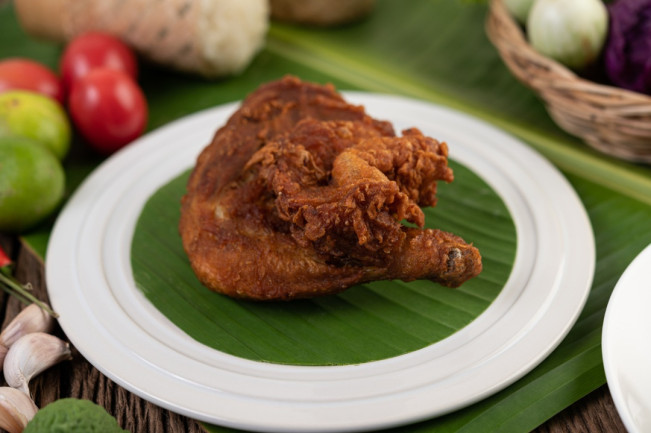 Ayam Goreng Widuran Non Halal, Ini 5 Rekomendari Resto Ayam Goreng Legendaris Lain di Solo
