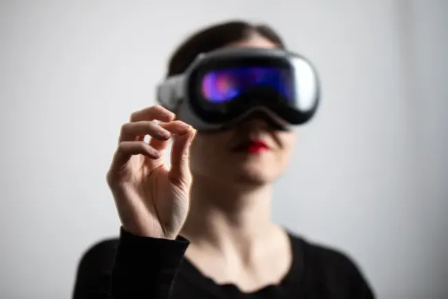 Permintaan Rendah, Produksi Apple Vision Pro Disesuaikan