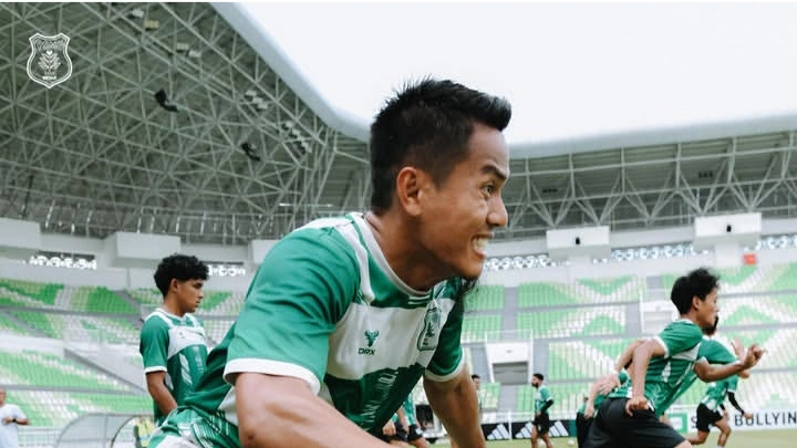 Para pemain berlatih keras menatap laga sengit menghadapi pemuncak klasemen Garudayaksa. [Instagram@officialPSMS]