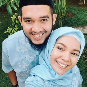Agus Rahman, Suami Dewi Sandra 9 Tahun Bina Rumah Tangga