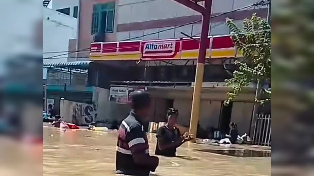 Minimarket di Langkat Dijarah Saat Banjir: Bantuan Pemerintah Gak Turun, Masyarakat Butuh Makan