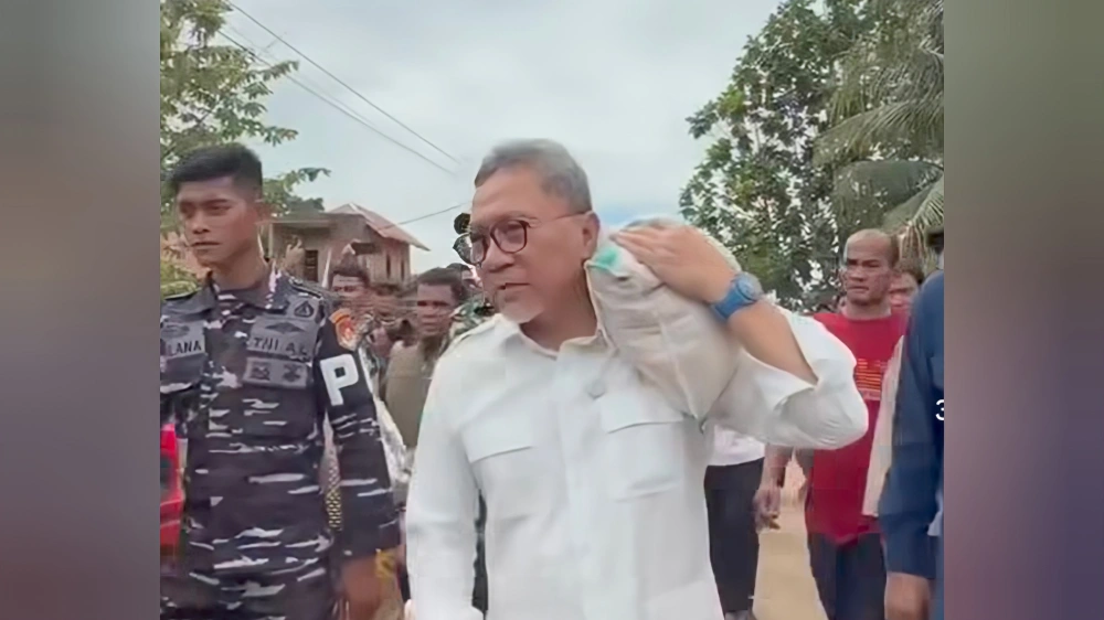 Heboh Aksi Zulkifli Hasan Bantu Korban Banjir Sumatera, Warganet Colek Harrison Ford