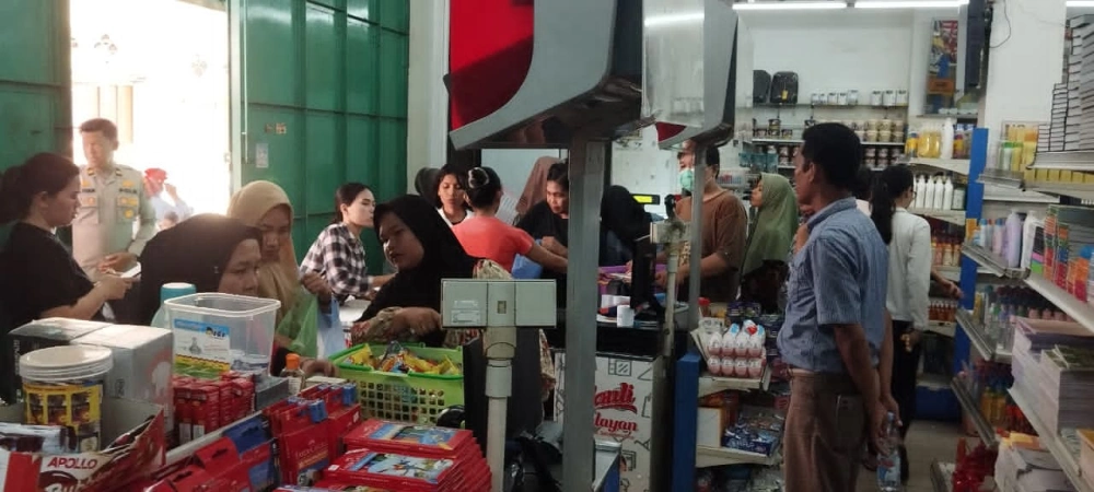 Suasana minimarket di Sibolga. [Istimewa]