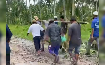 Viral Warga Asahan Gotong Jenazah Gegara Jalan Rusak, Warganet Colek Purbaya
