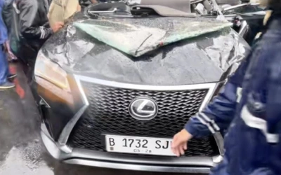 Pengemudi Lexus Tewas Tertimpa Pohon Tumbang di Pondok Indah, Seorang Pebisnis?