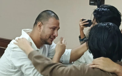 Ammar Zoni Jalani Sidang di PN Jakpus, Dokter Kamelia Hadir Beri Dukungan