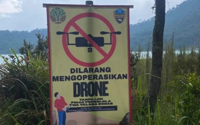 Heboh Spanduk Larangan Drone di Talaga Bodas Garut, Netizen Justru Curiga