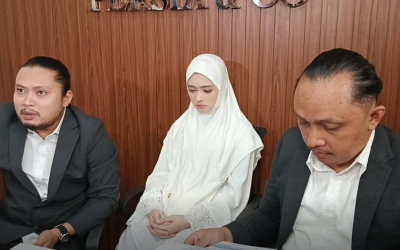 Menangis, Inara Rusli Minta Maaf Usai Terseret Isu Nikah Siri dengan Insanul Fahmi