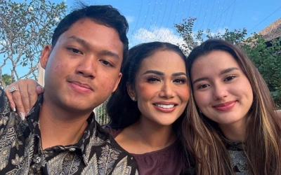 Kris Dayanti Bocorkan Rencana Pernikahan Azriel Hermansyah dan Sarah Menzel