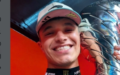 Lando Norris Berhasil Wujudkan Mimpi Juara Dunia Formula Satu di Hadapan Pacarnya