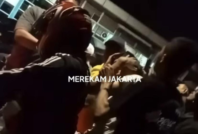 Diteriaki Maling, Seorang Pemuda Luka Serius Usai Diamuk Massa di Pondok Pinang