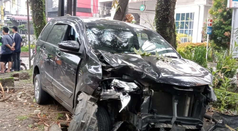 Mobil Tabrak Pejalan Kaki di Ringroad Medan: 1 Tewas, 2 Luka Berat