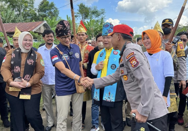 Sandiaga Uno Kembali Wacanakan Pembangunan Kereta Gantung di Puncak dan NTB