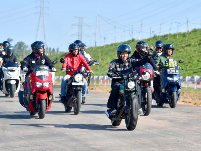 Potret Presiden Jokowi Riding di Jalan IKN Dikawal Raffi Ahmad hingga Gading Marten