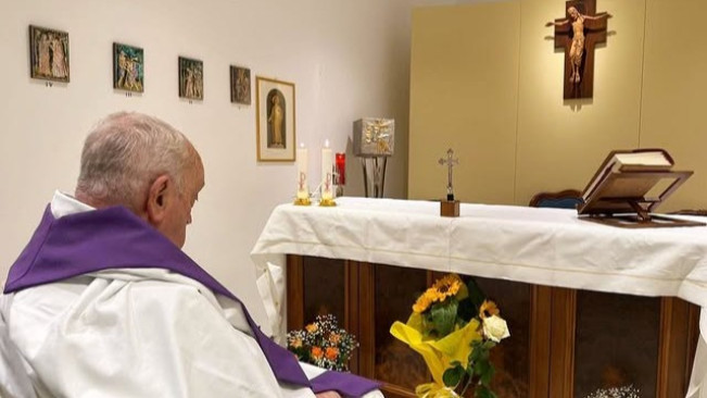 Paus Fransiskus Dikuburkan dengan Makam Sederhana bertuliskan 'Franciscus'