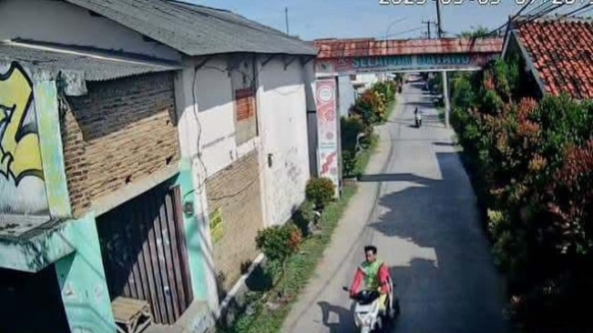 Viral Badut Curi Sepeda Motor, Warga Hanya Dapat Amankan Kostum