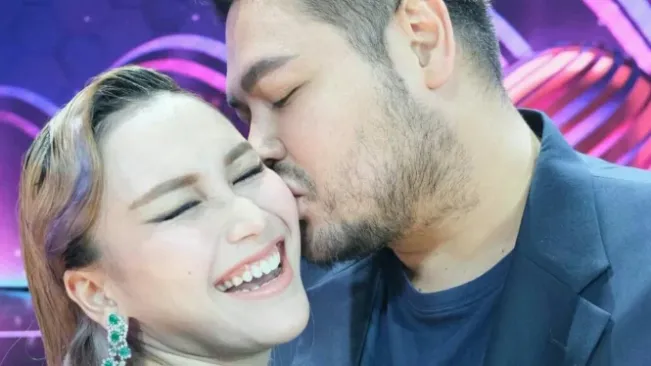 Wow! Ayu Ting Ting Diduga Berikan Kado Emas dan Permata di Ulang Tahun Ivan Gunawan