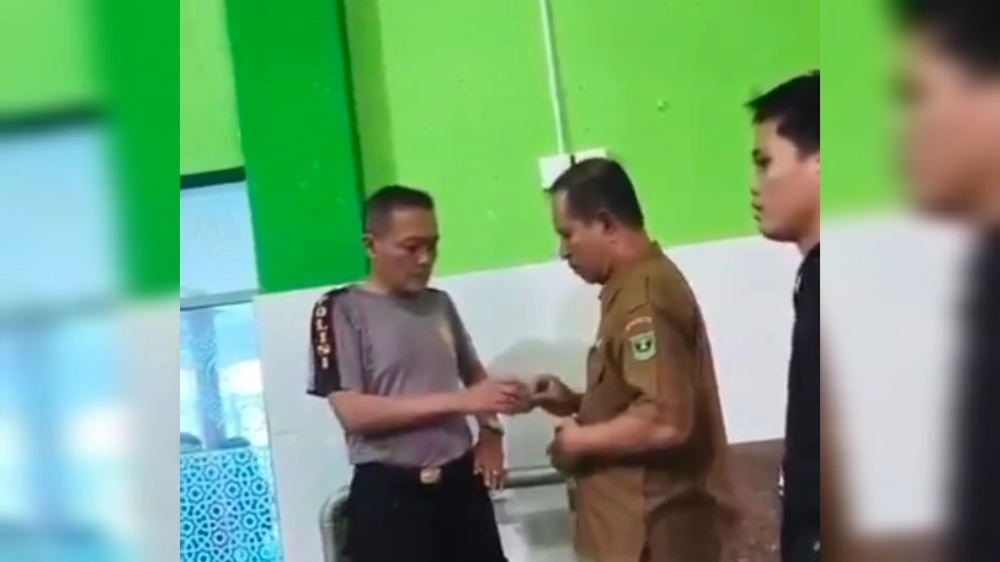 Guru SMAN 11 yang digerebek dinonaktifkan sementara. [Istimewa]