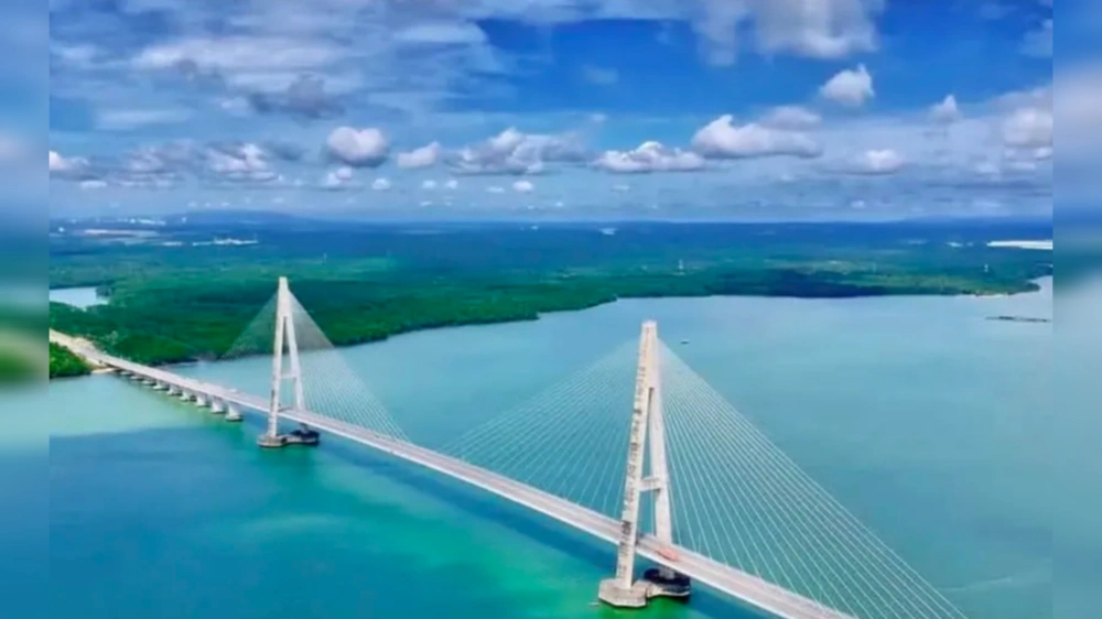 Rencana pembangunan jembatan penghubung Indonesia-Malaysia. [SeasiaNews]