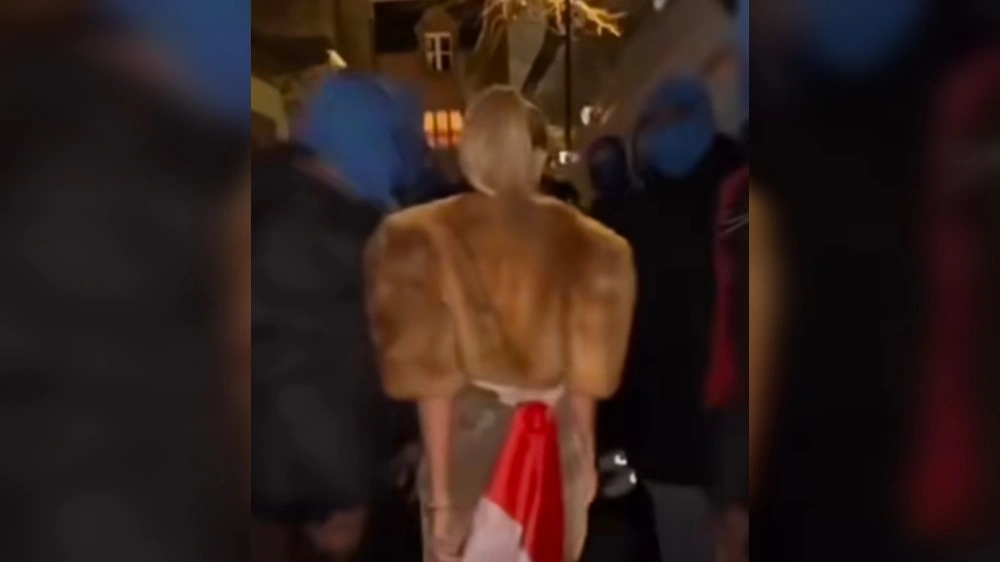 Bonnie Blue melecehkan bendera Merah Putih. [Instagram]