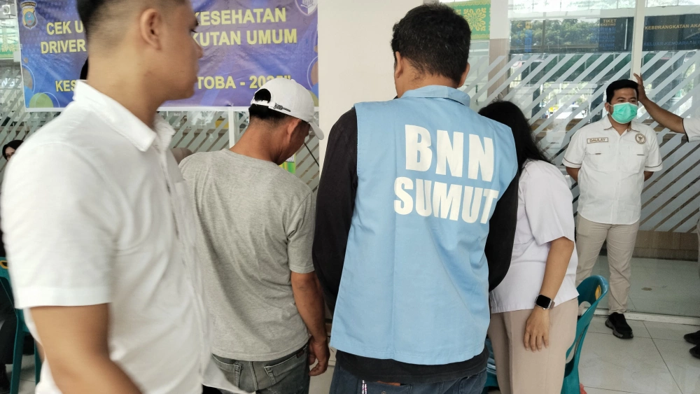BNNP Sumut menggelar tes urine. [Istimewa]