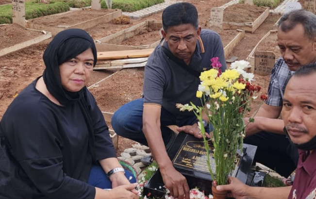 Purnawirawan Polri Sempat Ziarah dan Hadiri Tahlilan Mahasiswa UI Korban Kecelakaan