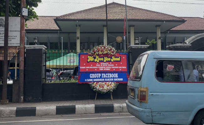 Sidang Tuntutan Bharada E, Hanya Satu Karangan Bunga Hadir di PN Jaksel