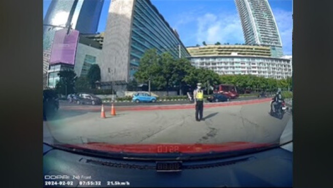 Dihujat Habis-habisan Netizen, Polisi Prank Pengendara Mobil hingga Akan Ditilang di Bundaran HI