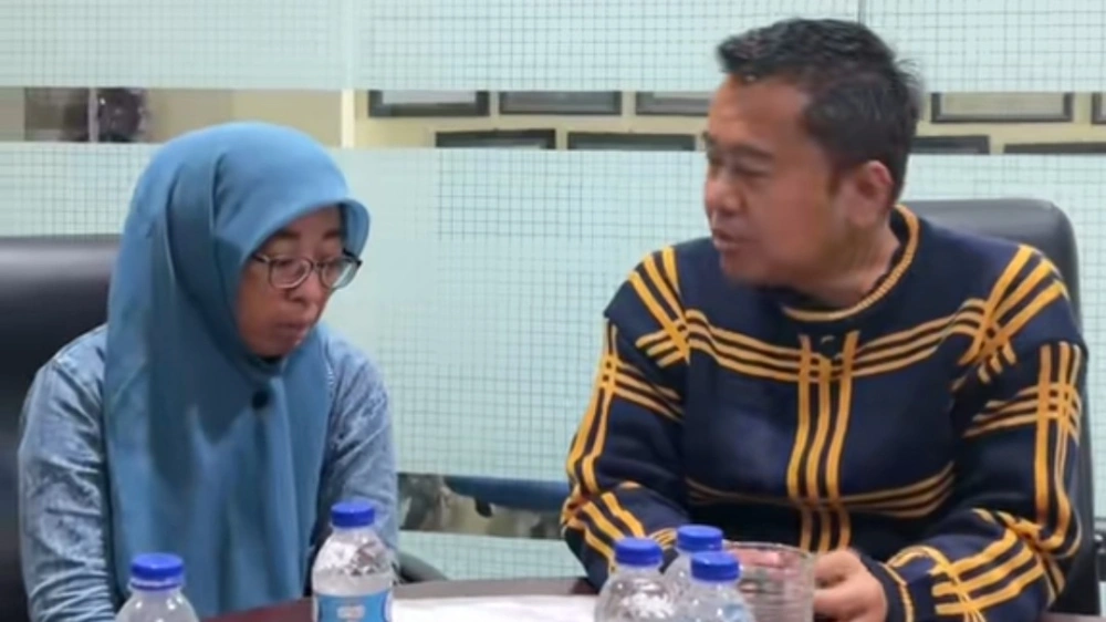 Biodata dan Agama Guru Nur Aini, Viral Ngeluh Jarak Sekolah 114 Km Kini Dipecat