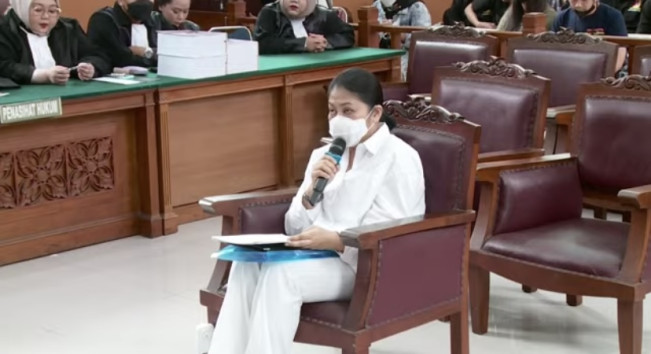 Putri Merasa Dituding Perempuan Tua Mengada-ada