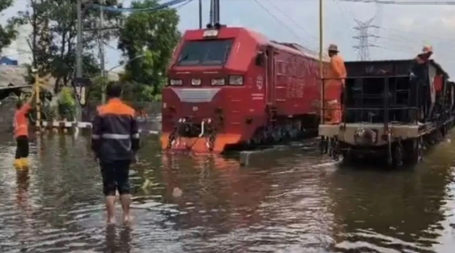 Jalur Kereta Semarang Terendam, 17 Perjalanan KA Alami Rekayasa Ini Daftar KA yang Dibatalkan