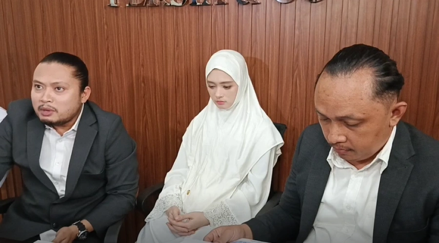 Menangis, Inara Rusli Minta Maaf Usai Terseret Isu Nikah Siri dengan Insanul Fahmi