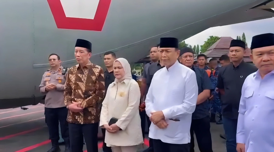 Jokowi Ikut Jemput Jenazah Istri Wiranto di Solo Pagi Ini, Beri Doa Haru