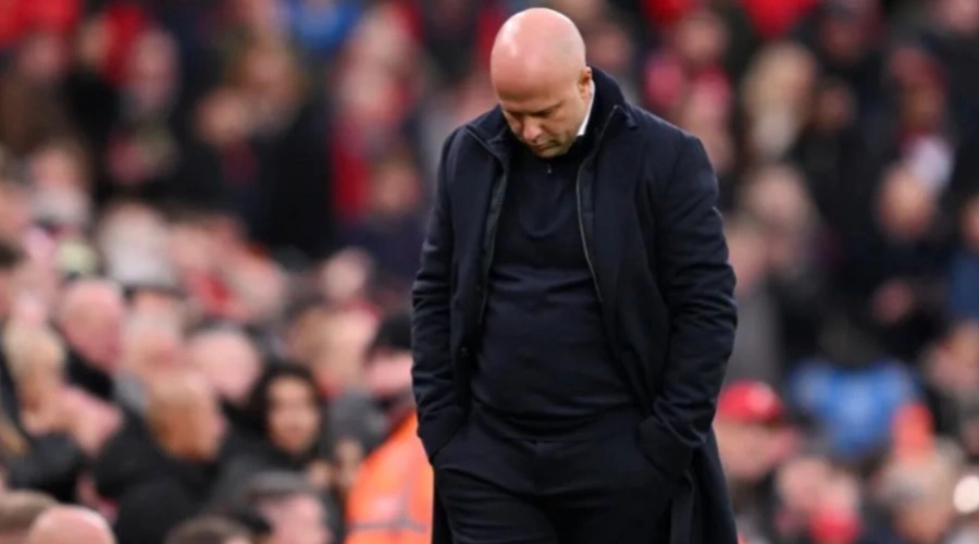 Arne Slot di Ujung Tanduk! Kekalahan 1-4 dari PSV Bikin Anfield Bergejolak