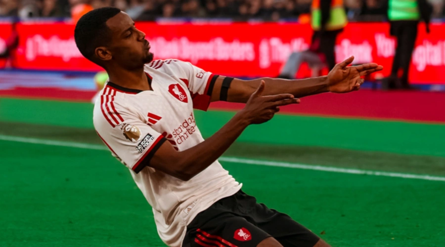 Kutukan Berakhir! Gol Perdana Isak Antar Liverpool Bungkam West Ham 2-0